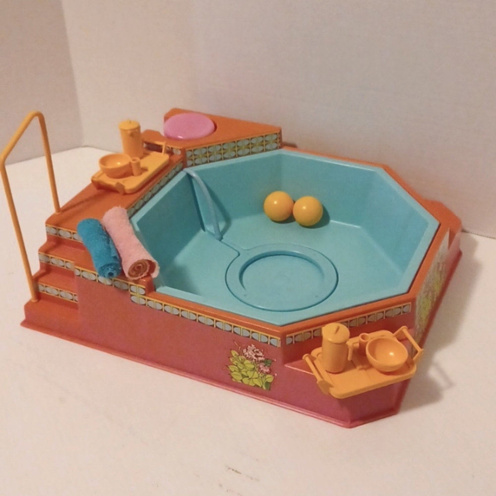 USED VINTAGE 1983 BARBIE WHIRLPOOL AND BUBBLING SPA #7145-2174-2 W/O BOX